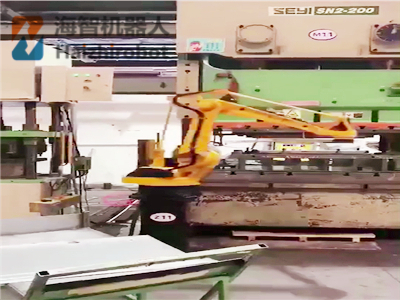 板料衝壓機械手