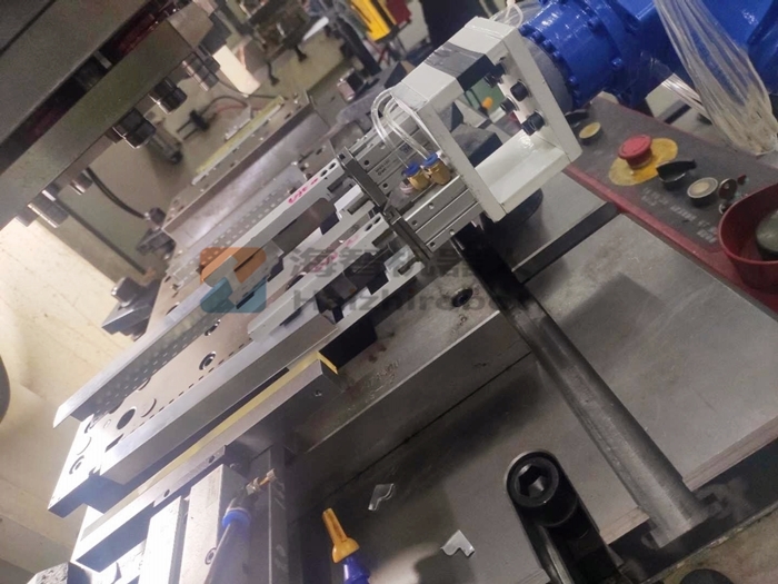 多軸 夾取機械手的應用(圖1)