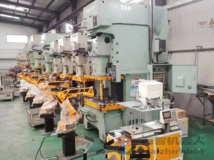 國產衝床機械手工程應用案例(圖1)